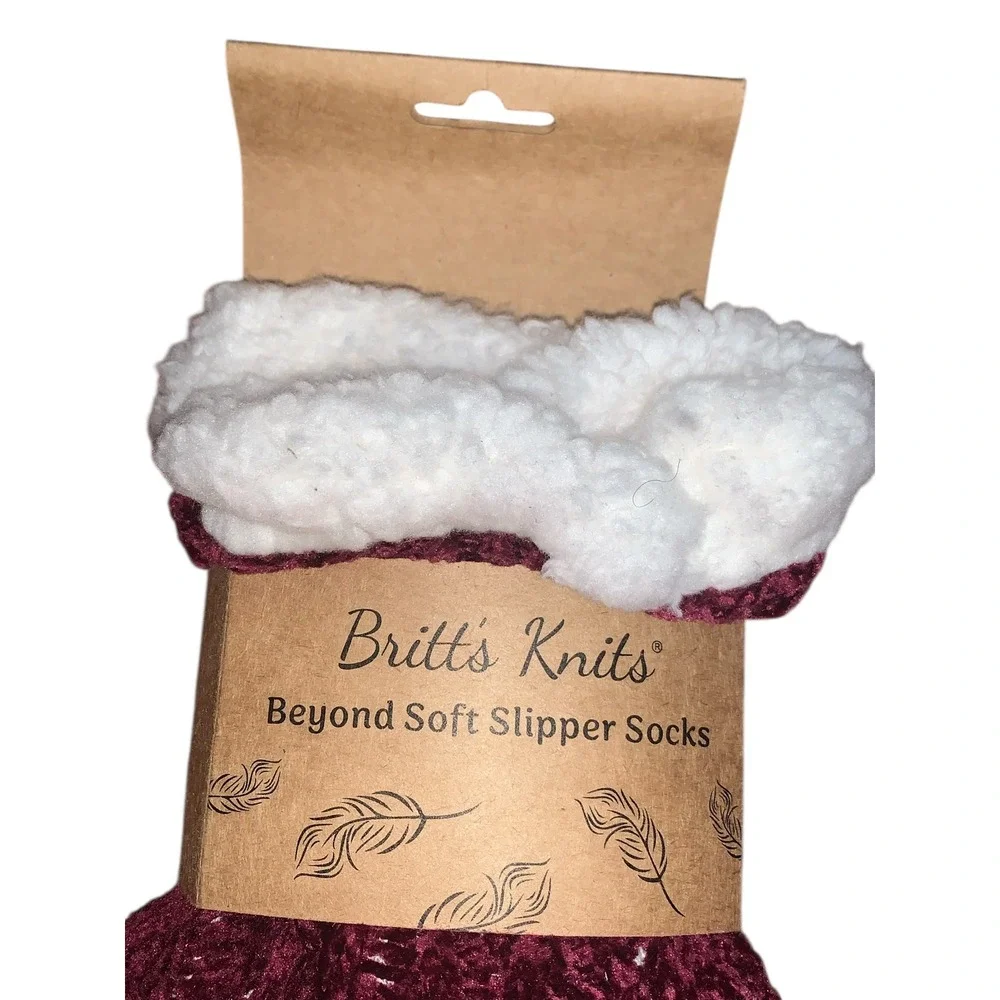 New with tags Britt's Knits Burgundy Chenille Sherpa grip Socks One Size